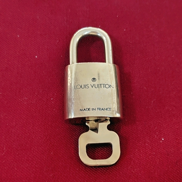 ✨🔐 # 307 Louis Vuitton padlock and key vintage - Picture 4 of 5
